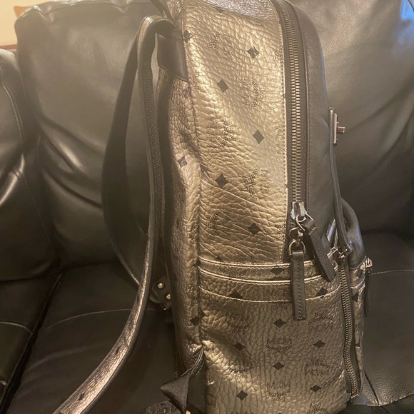 MCM Stark Dual Cyber Flash LG Backpack Holo Silver main image 3